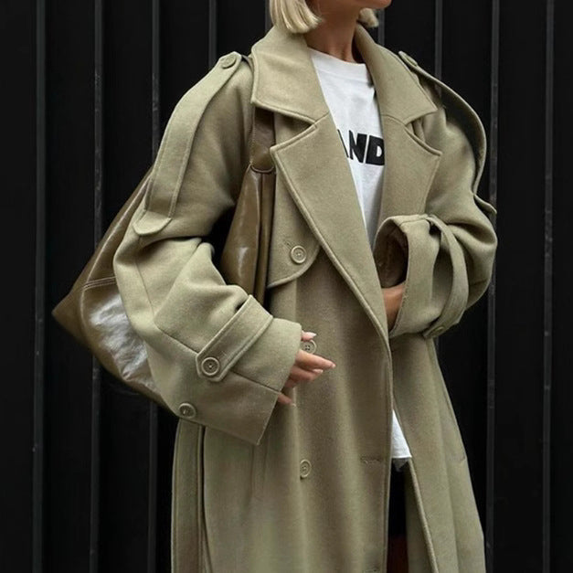 Manteau long ceinturé à revers