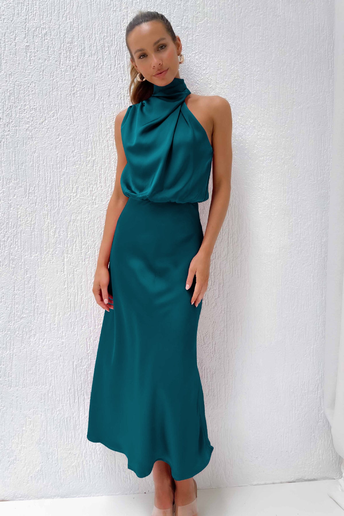 Robe midi en satin sans manches – vue 6