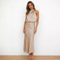 Robe midi en satin sans manches