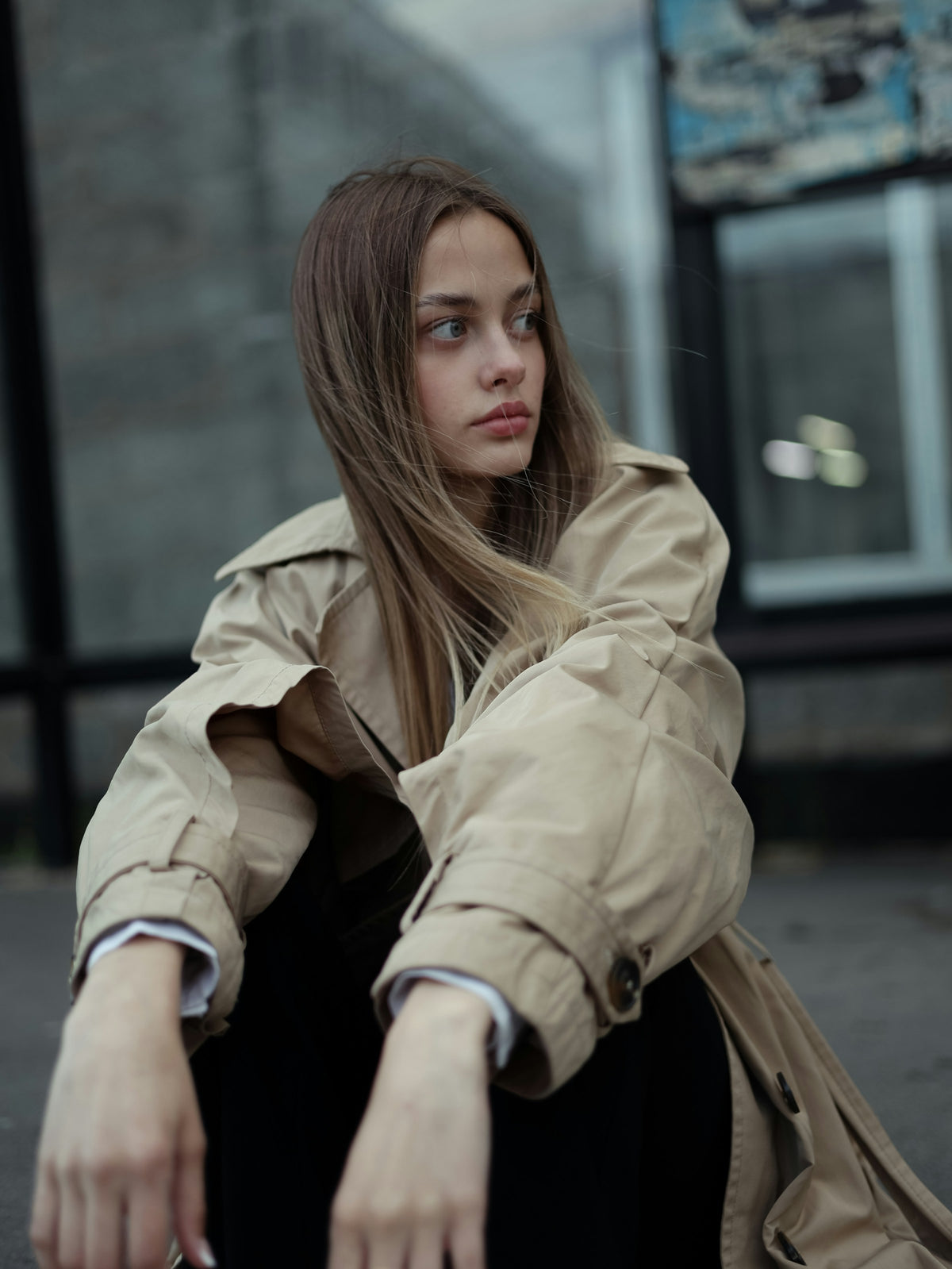 Portrait en trench beige